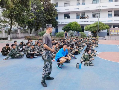 浙江华川中考复读学校环境